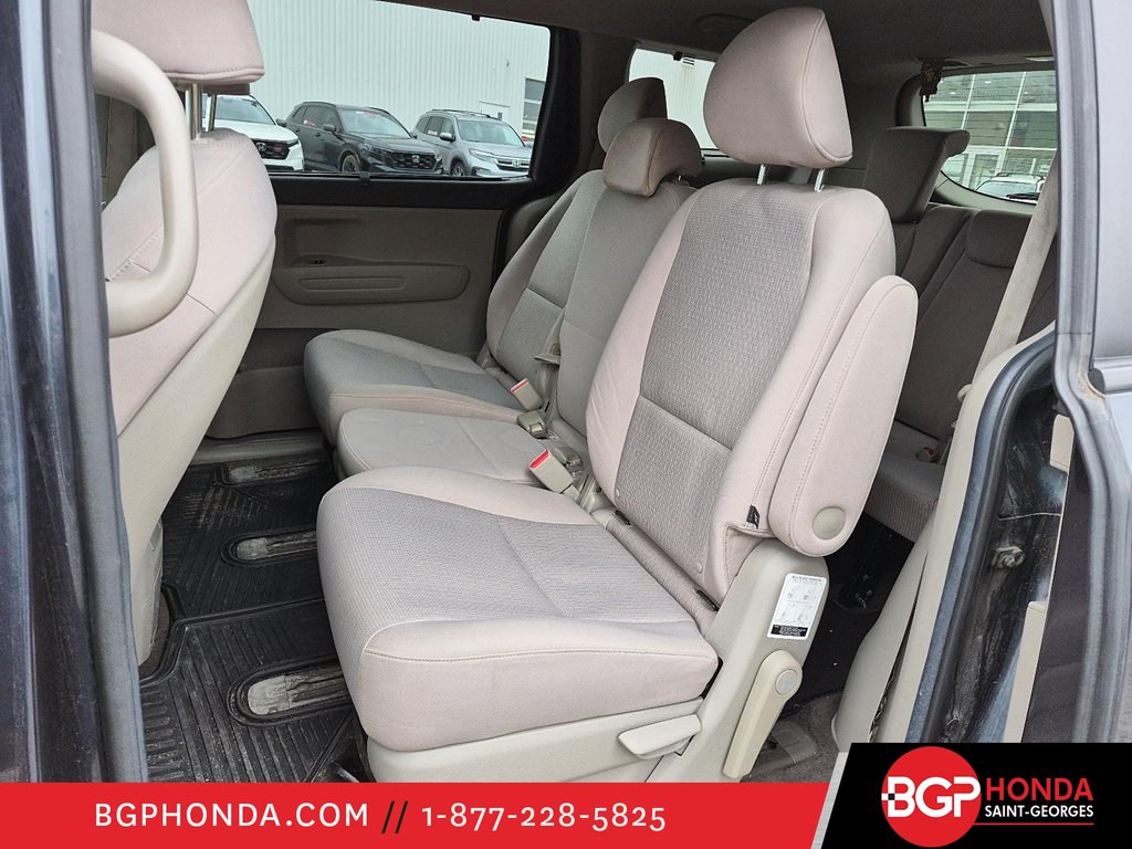 2016 Kia Sedona LX in Saint-Georges, Quebec - 8 - w1024h768px