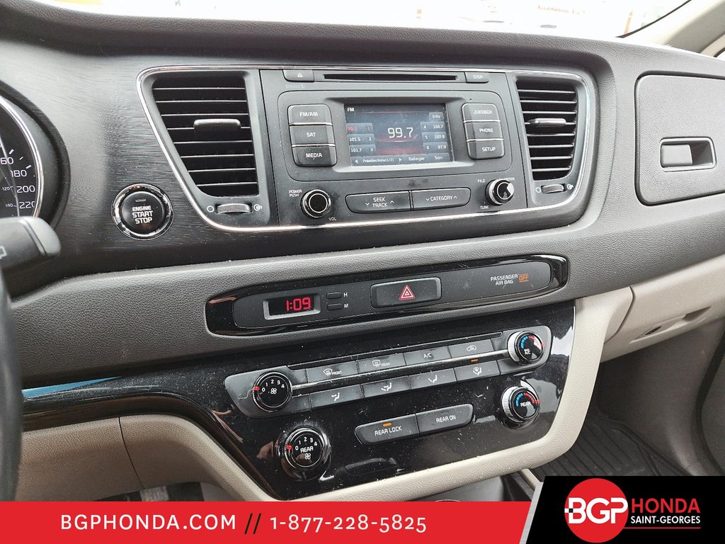 2016 Kia Sedona LX in Saint-Georges, Quebec - 17 - w1024h768px