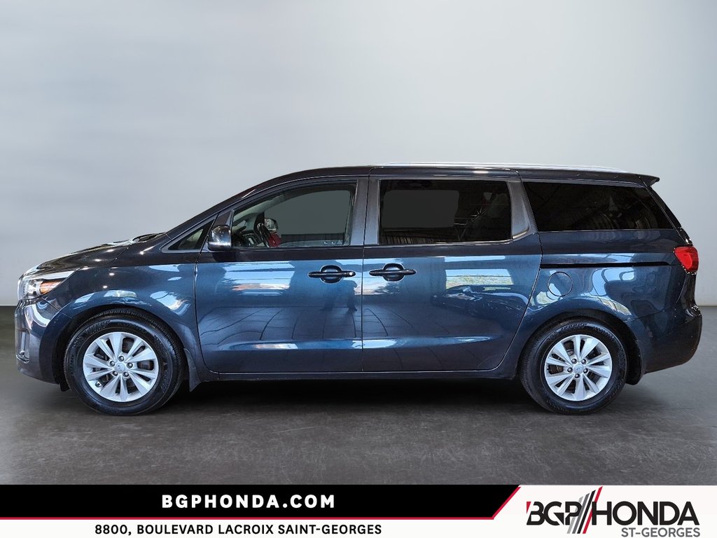 2016 Kia Sedona LX in Saint-Georges, Quebec - 5 - w1024h768px