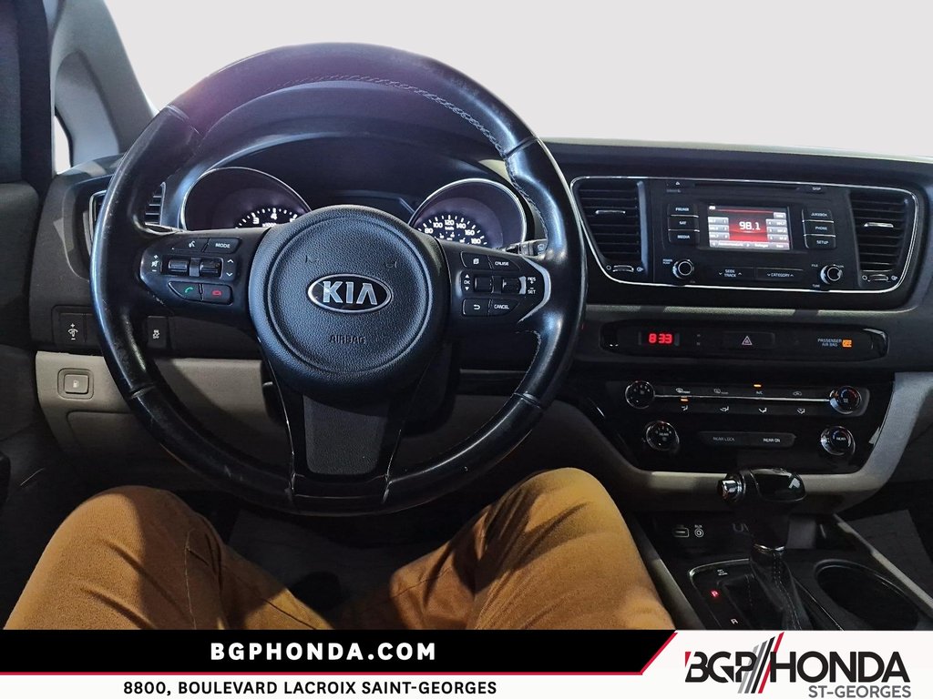 2016 Kia Sedona LX in Saint-Georges, Quebec - 11 - w1024h768px