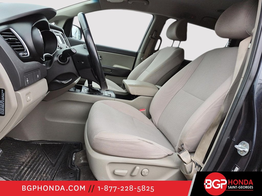 2016 Kia Sedona LX in Saint-Georges, Quebec - 10 - w1024h768px