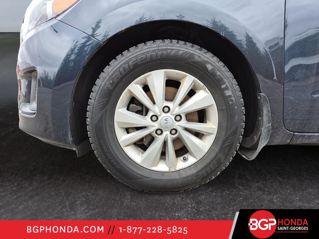 2016 Kia Sedona LX in Saint-Georges, Quebec - 7 - w1024h768px