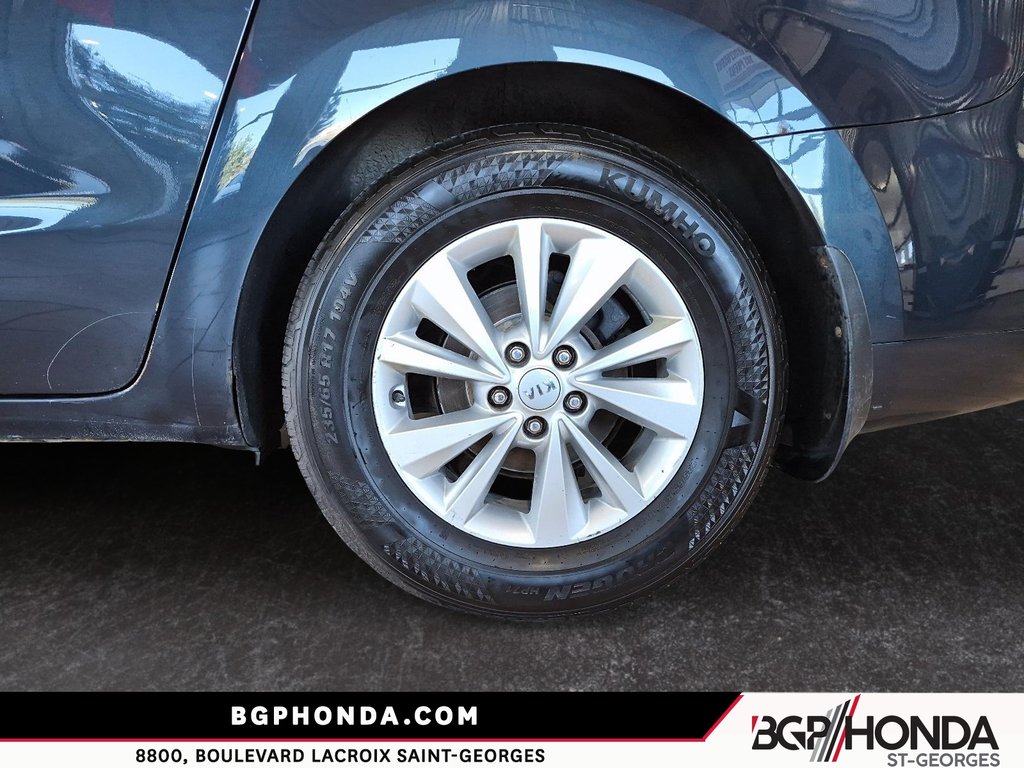 2016 Kia Sedona LX in Saint-Georges, Quebec - 7 - w1024h768px