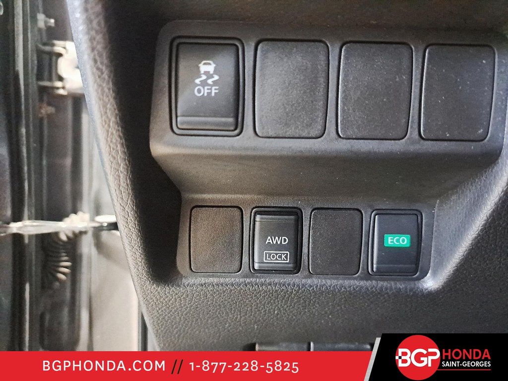 2017 Nissan Qashqai S AWD in Saint-Georges, Quebec - 11 - w1024h768px