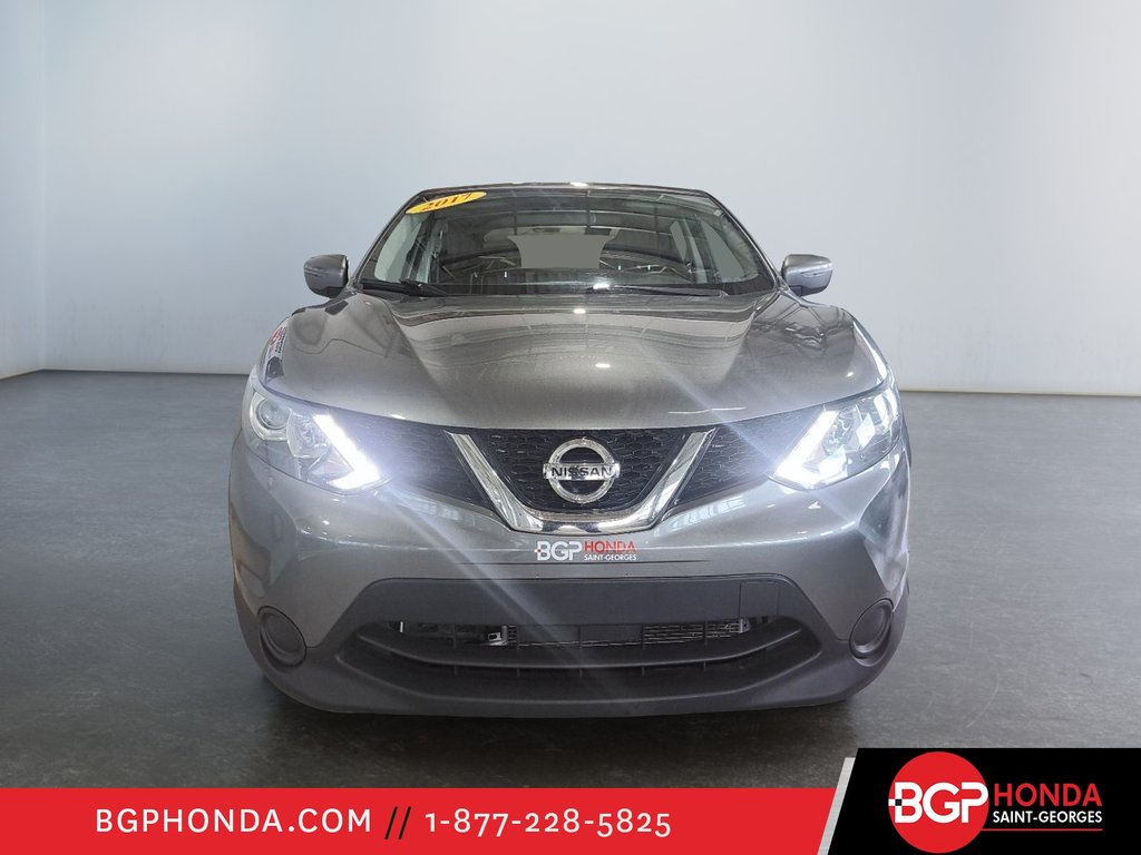 2017 Nissan Qashqai S AWD in Saint-Georges, Quebec - 2 - w1024h768px