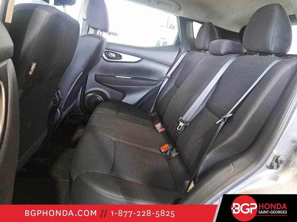2017 Nissan Qashqai S AWD in Saint-Georges, Quebec - 8 - w1024h768px