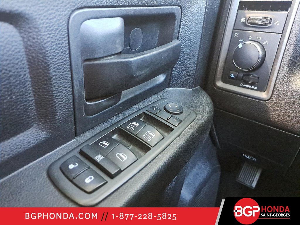 Ram 1500 ST 4X4 2013 à Saint-Georges, Québec - 12 - w1024h768px