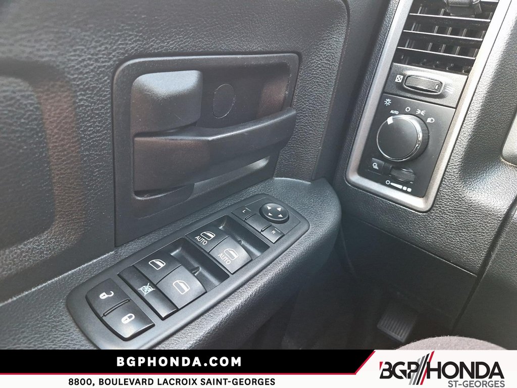 2016 Ram 1500 ST 4x4 in Saint-Georges, Quebec - 12 - w1024h768px