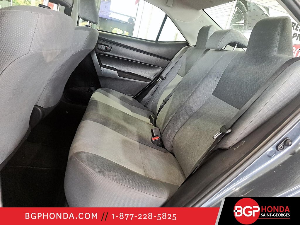 2018 Toyota Corolla LE in Saint-Georges, Quebec - 8 - w1024h768px