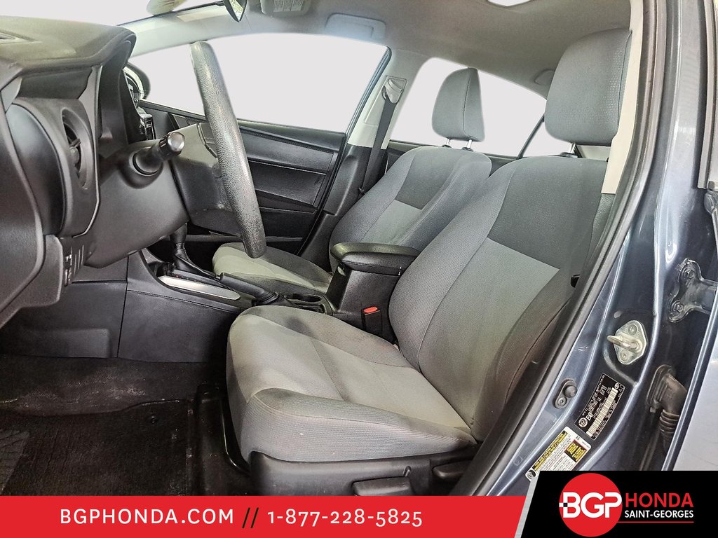 2018 Toyota Corolla LE in Saint-Georges, Quebec - 9 - w1024h768px