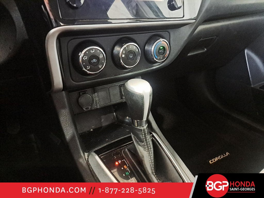 2018 Toyota Corolla LE in Saint-Georges, Quebec - 13 - w1024h768px