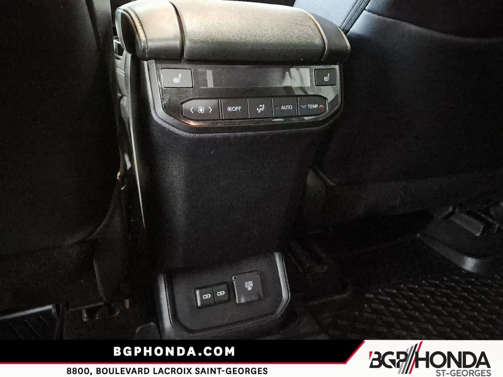Toyota Highlander Limited 2022 à Saint-Georges, Québec - 10 - w1024h768px