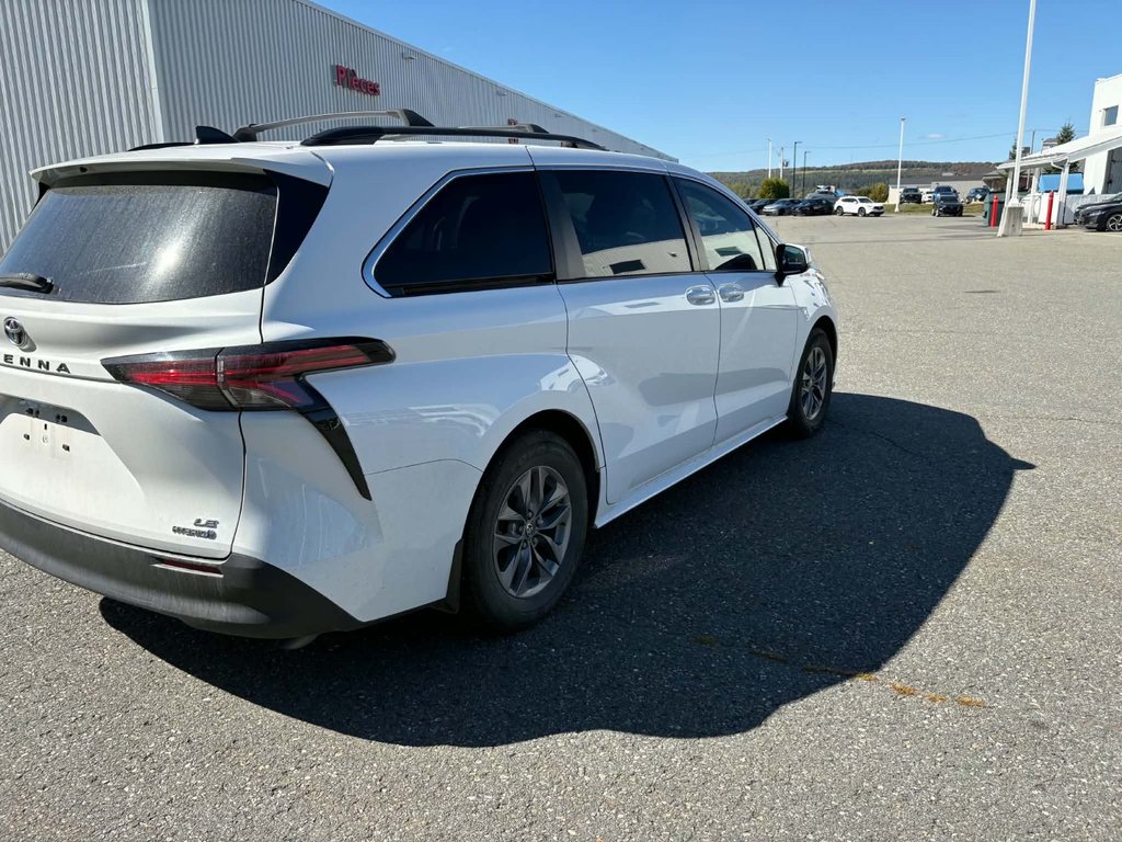 2022 Toyota Sienna LE AWD HYBRID in Saint-Georges, Quebec - 2 - w1024h768px