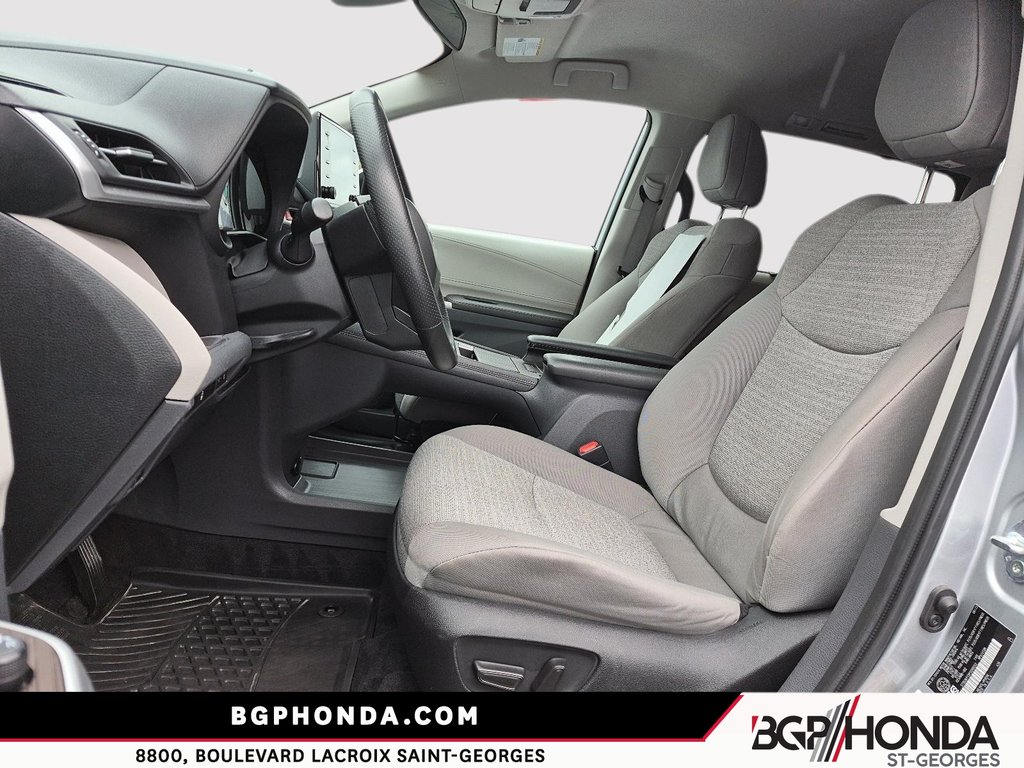2023 Toyota Sienna LE AWD HYBRID in Saint-Georges, Quebec - 9 - w1024h768px