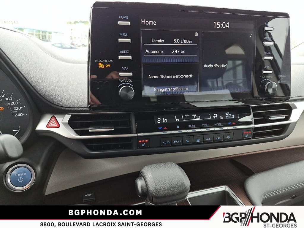 2023 Toyota Sienna LE AWD HYBRID in Saint-Georges, Quebec - 16 - w1024h768px