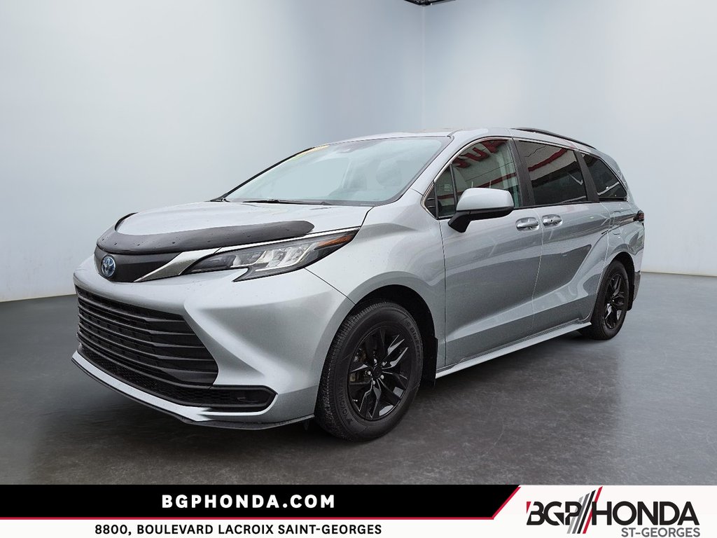 2023 Toyota Sienna LE AWD HYBRID in Saint-Georges, Quebec - 1 - w1024h768px