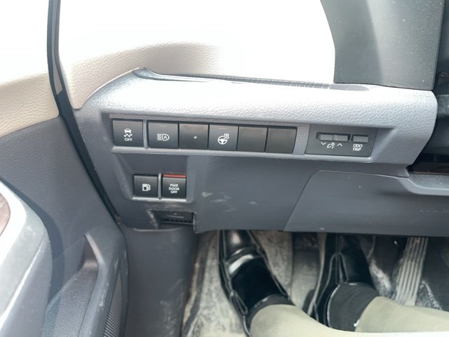 2023 Toyota Sienna LE AWD HYBRID in Saint-Georges, Quebec - 9 - w1024h768px
