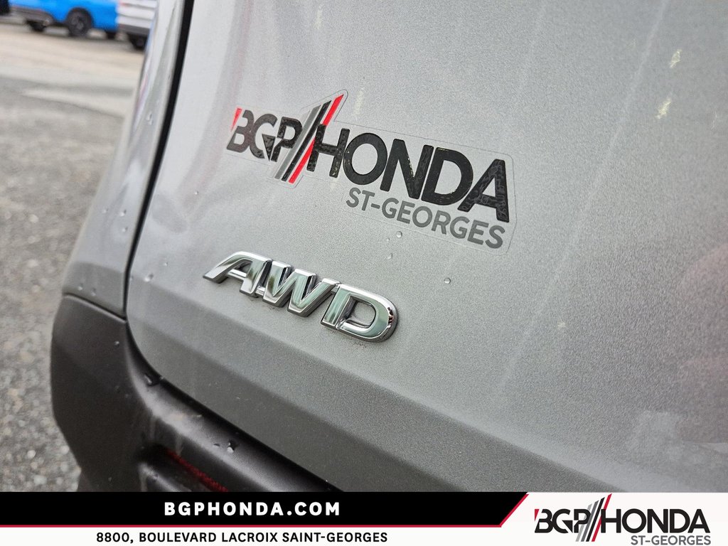 2023 Toyota Sienna LE AWD HYBRID in Saint-Georges, Quebec - 17 - w1024h768px