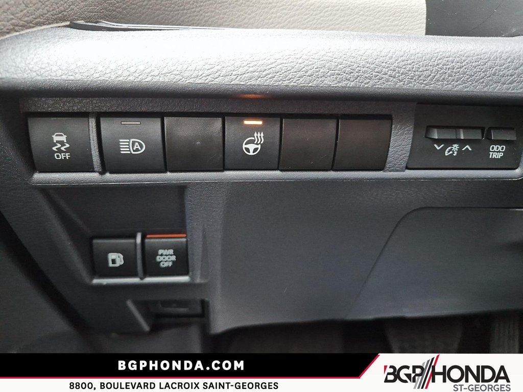 2023 Toyota Sienna LE AWD HYBRID in Saint-Georges, Quebec - 11 - w1024h768px