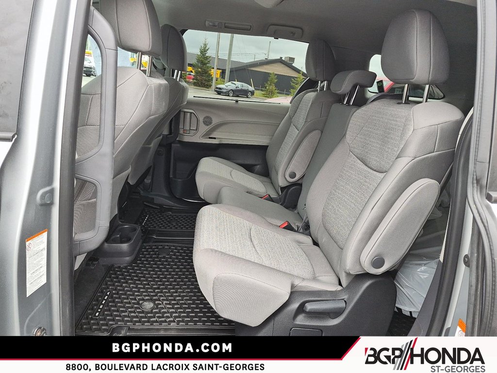 2023 Toyota Sienna LE AWD HYBRID in Saint-Georges, Quebec - 8 - w1024h768px