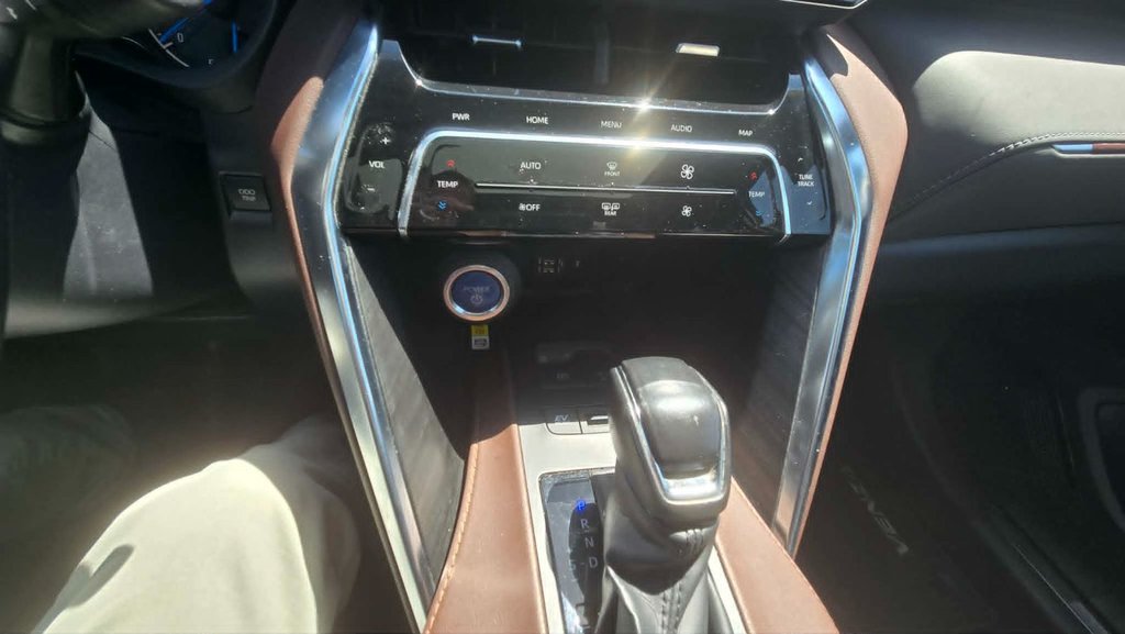 2021 Toyota Venza LIMITED HYBRID in Saint-Georges, Quebec - 7 - w1024h768px