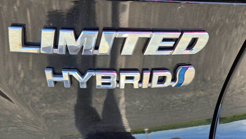 2021 Toyota Venza LIMITED HYBRID in Saint-Georges, Quebec - 11 - w1024h768px