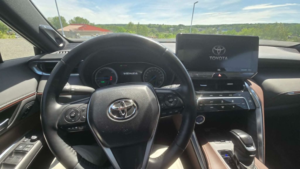2021 Toyota Venza LIMITED HYBRID in Saint-Georges, Quebec - 10 - w1024h768px