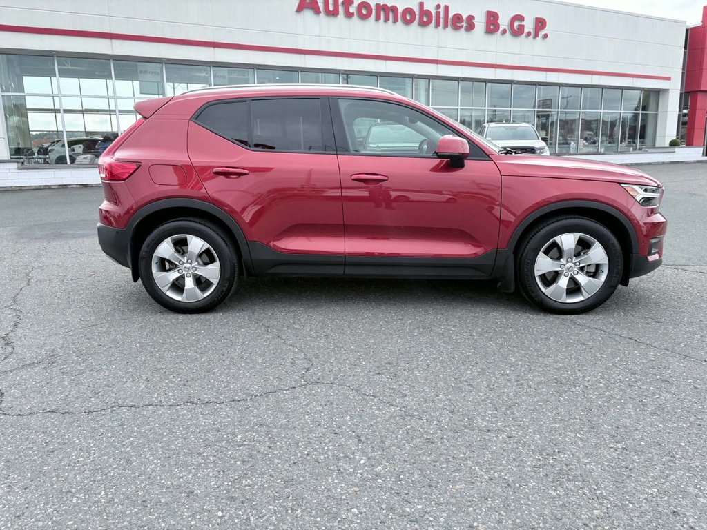 2019 Volvo XC40 MOMENTUM in Saint-Georges, Quebec - 1 - w1024h768px