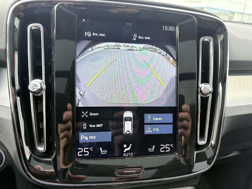 2019 Volvo XC40 MOMENTUM in Saint-Georges, Quebec - 10 - w1024h768px