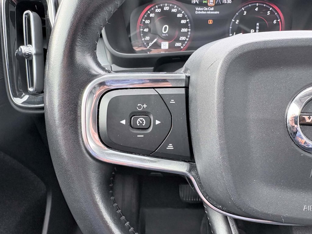 2019 Volvo XC40 MOMENTUM in Saint-Georges, Quebec - 12 - w1024h768px