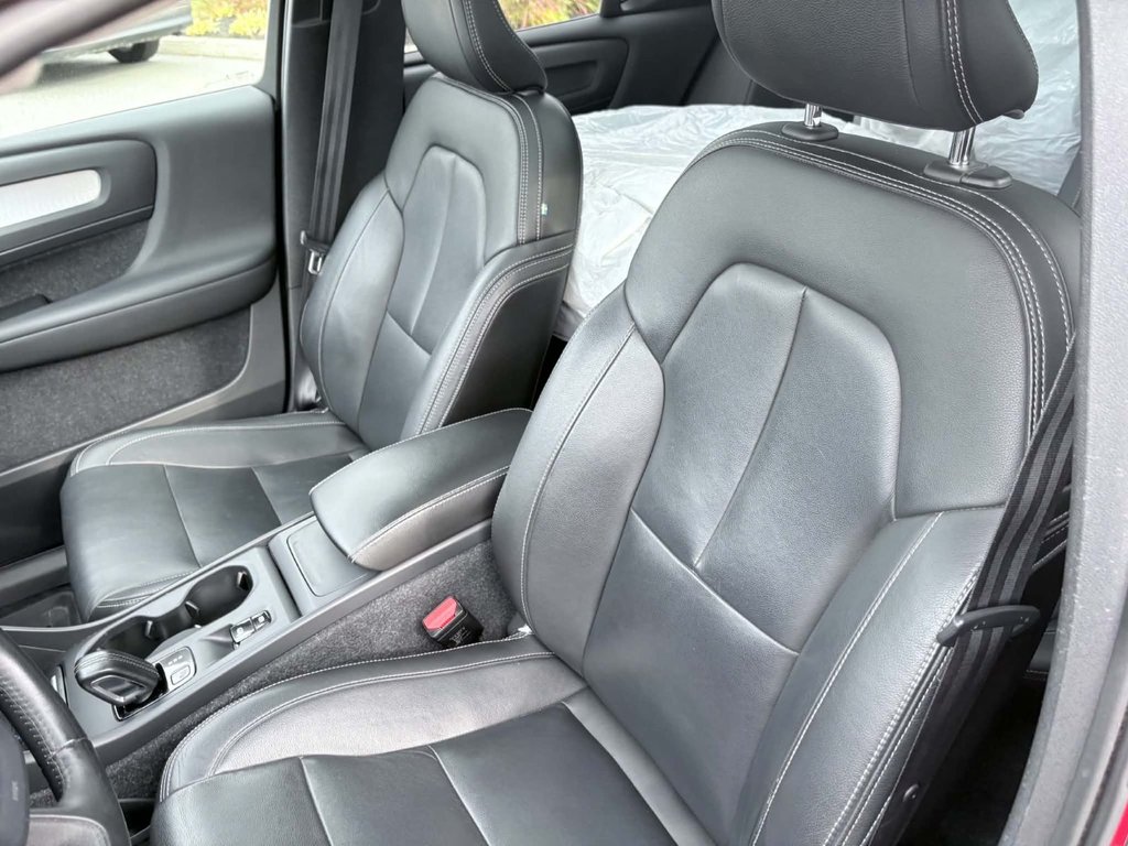 2019 Volvo XC40 MOMENTUM in Saint-Georges, Quebec - 9 - w1024h768px