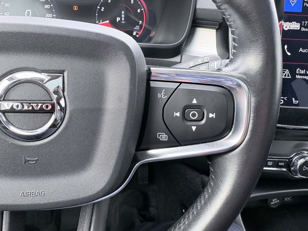 2019 Volvo XC40 MOMENTUM in Saint-Georges, Quebec - 6 - w1024h768px