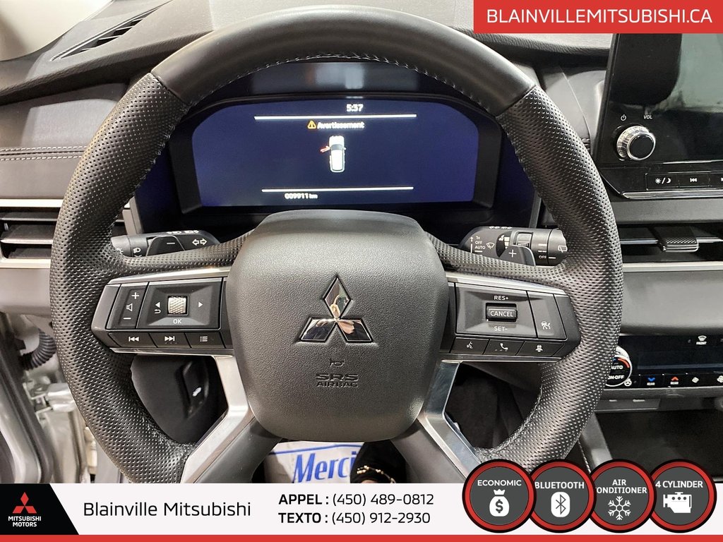 2023  Outlander SEL S-AWC + NAV + CUIR + 7 PASS. + HAYON M. LIBRE in Brossard, Quebec - 17 - w1024h768px