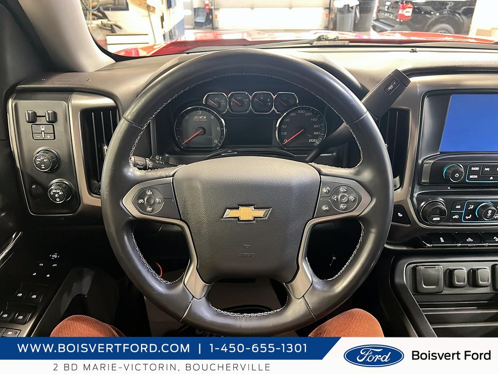 2016 Chevrolet Silverado 1500 LT in Boucherville, Quebec - 11 - w1024h768px