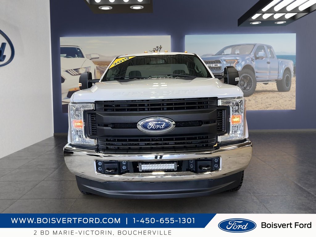 2019 Ford F-350 XL cabine simple 4RM caisse de 8 pi in Boucherville, Quebec - 2 - w1024h768px