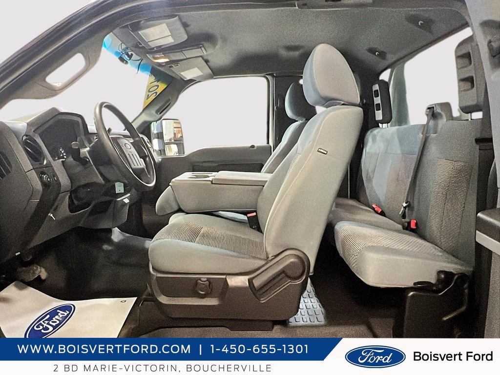 Ford Super Duty F-350 DRW 350 6x6 spacecab 2011 à Boucherville, Québec - 8 - w1024h768px