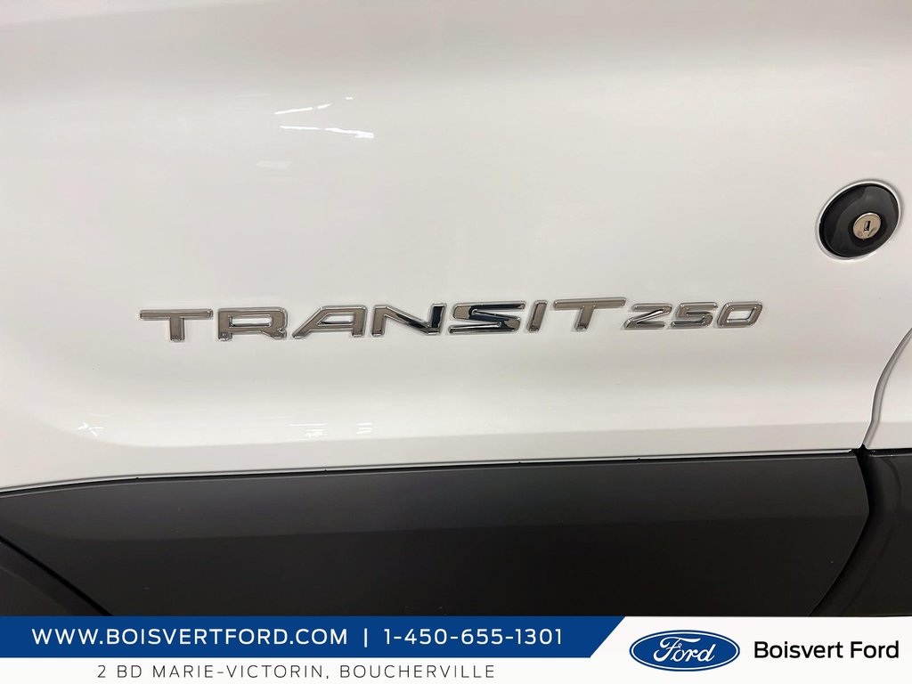 Ford Transit Cargo Van T-250 138 po PNBV de 9 000 lb RARS 2018 à Boucherville, Québec - 6 - w1024h768px