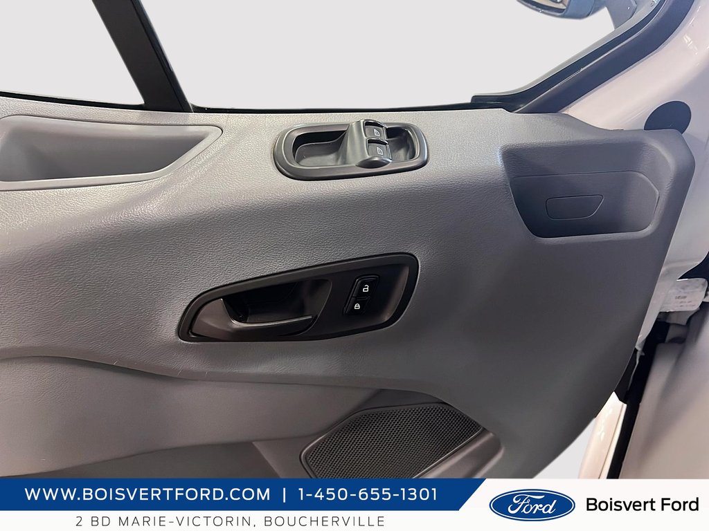 2016 Ford Transit Chassis Cab T-350 156 po PNBV de 9 900 lb RARJ in Boucherville, Quebec - 10 - w1024h768px