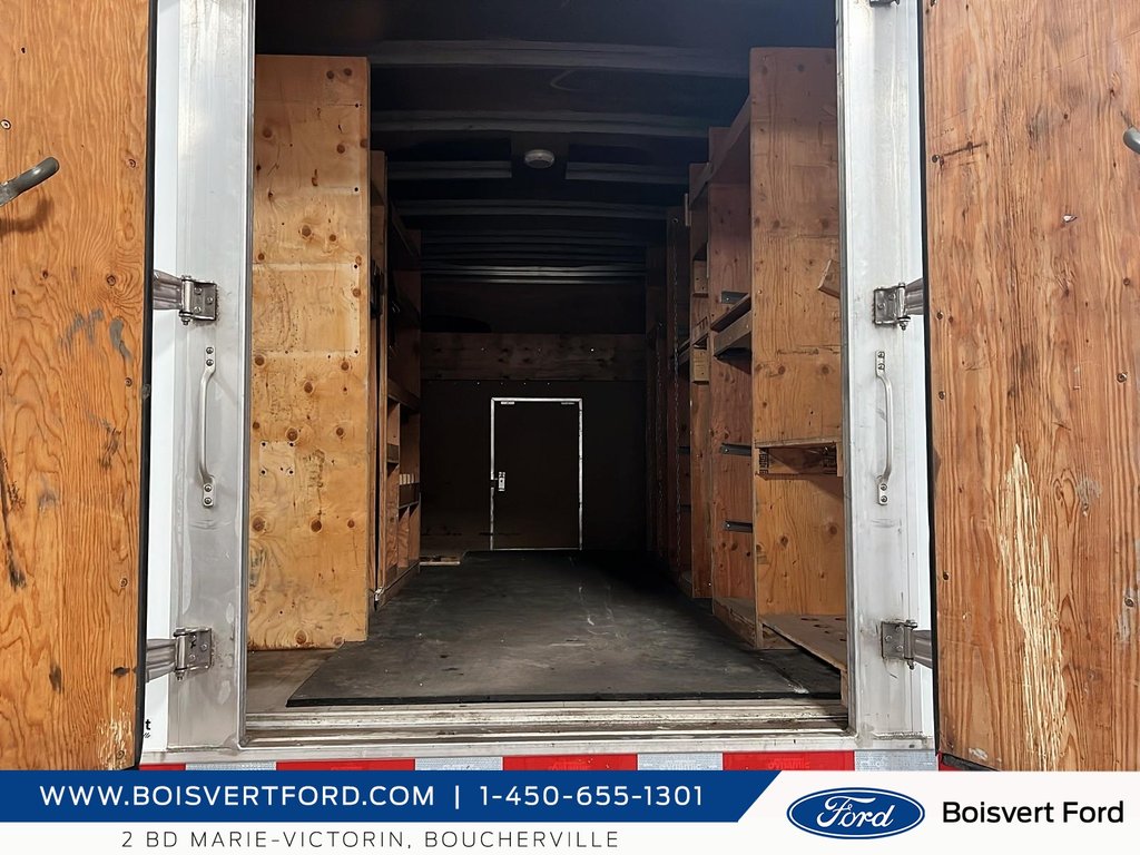 2021 Ford TRANSIT CUTAWAY 350 cube 12 pieds deck in Boucherville, Quebec - 16 - w1024h768px