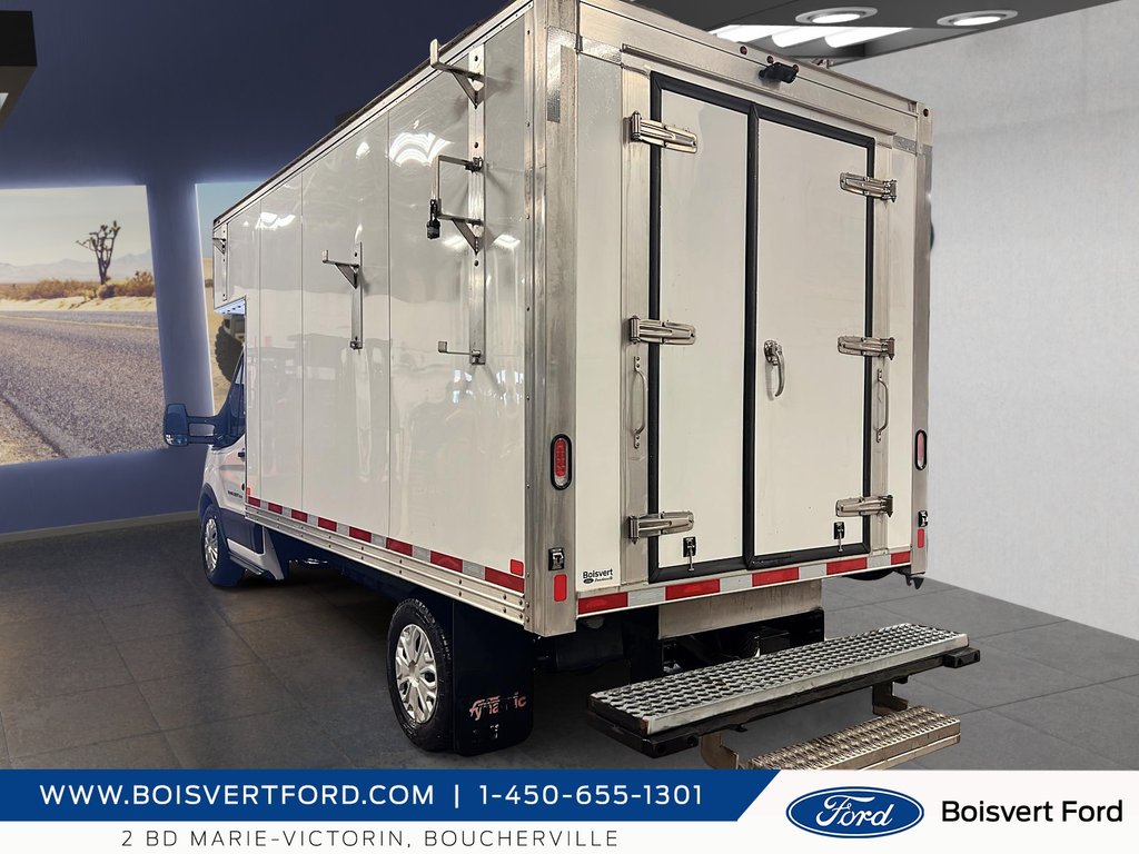2021 Ford TRANSIT CUTAWAY 350 cube 12 pieds deck in Boucherville, Quebec - 4 - w1024h768px