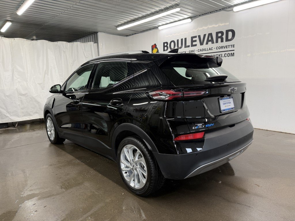 2023 Chevrolet BOLT EV LT in Rimouski, Quebec - 2 - w1024h768px