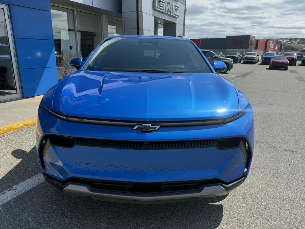 2025 Chevrolet Equinox EV AWD LT (PNEUS HIVER INCLUS) in Rimouski, Quebec - 2 - w1024h768px