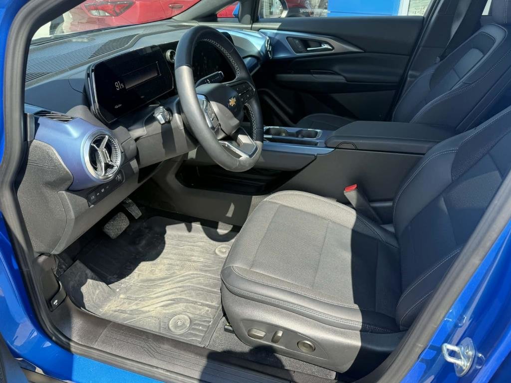 2025 Chevrolet Equinox EV AWD LT (PNEUS HIVER INCLUS) in Rimouski, Quebec - 7 - w1024h768px