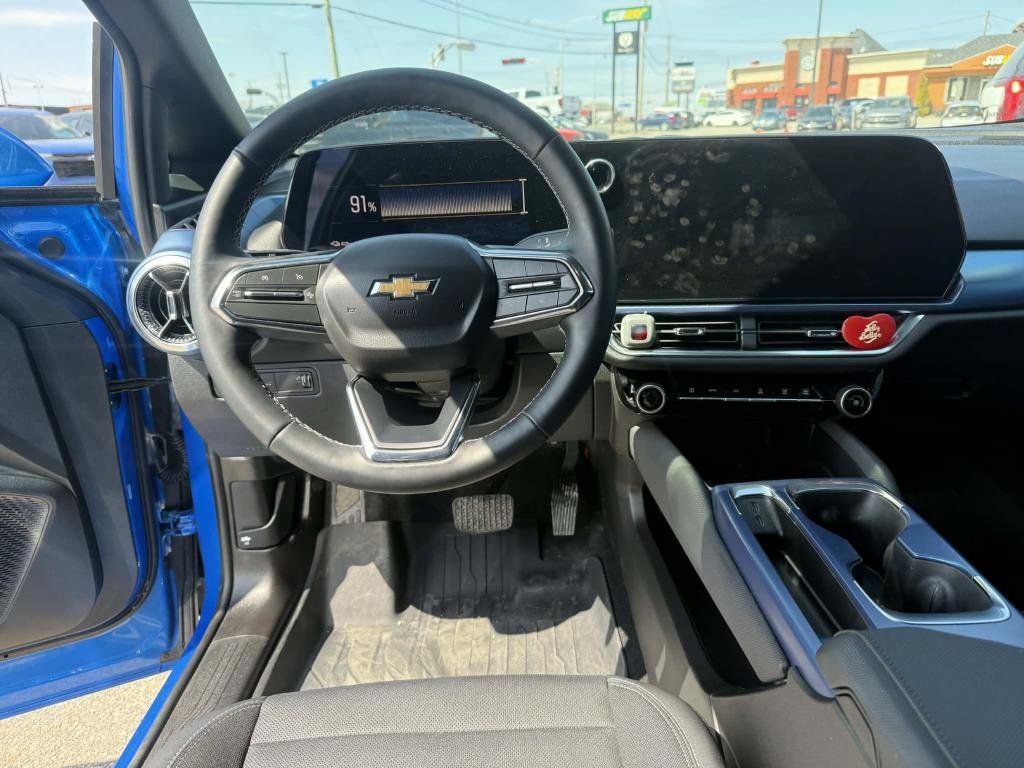 2025 Chevrolet Equinox EV AWD LT (PNEUS HIVER INCLUS) in Rimouski, Quebec - 5 - w1024h768px