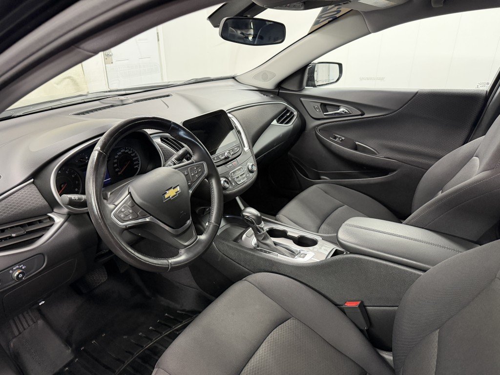 Chevrolet MALIBU LT 2022 à Rimouski, Québec - 2 - w1024h768px