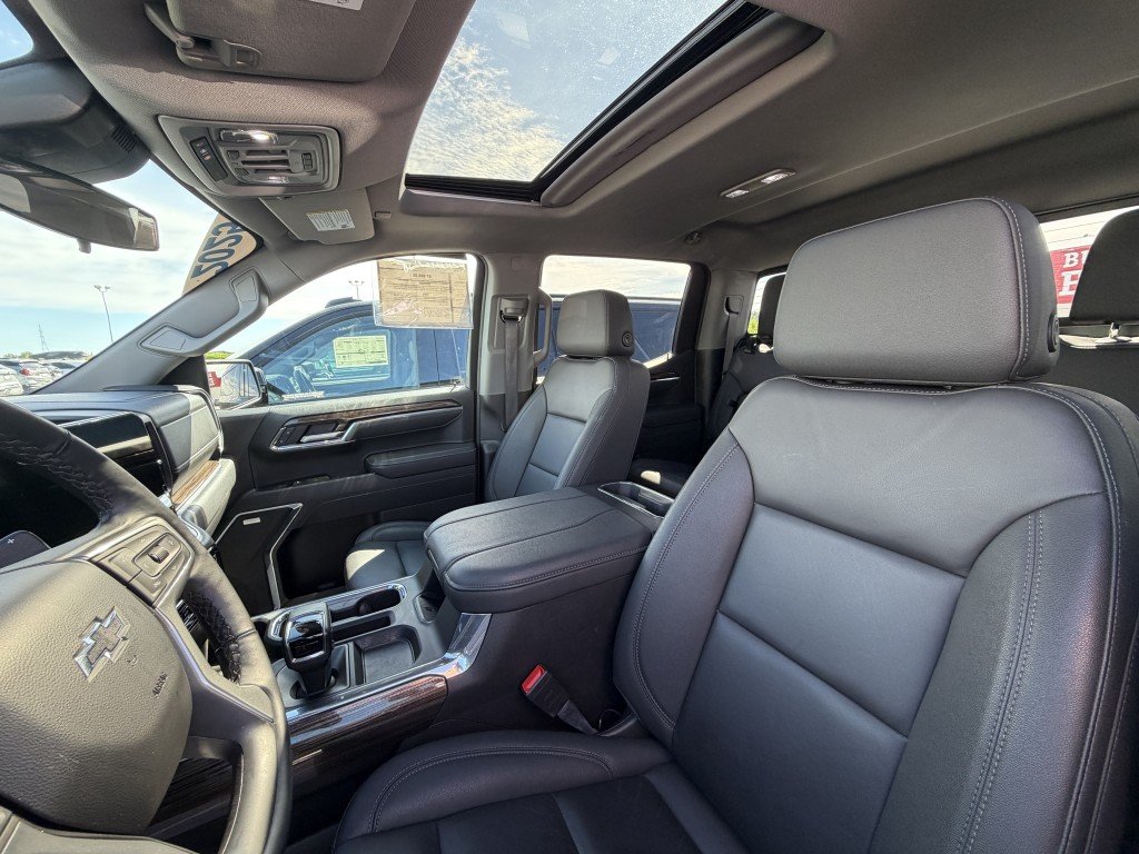 Chevrolet SILVERADO 1500 LT TRAILBOSS CUIR V8 5,3L 2025 à Rimouski, Québec - 9 - w1024h768px