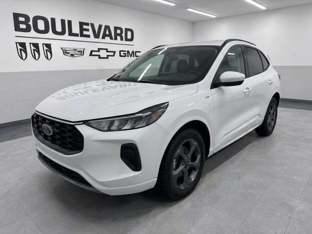 2023 Ford Escape ST-LINE PNEUS ÉTÉ ET HIVER in Rimouski, Quebec - 1 - w1024h768px