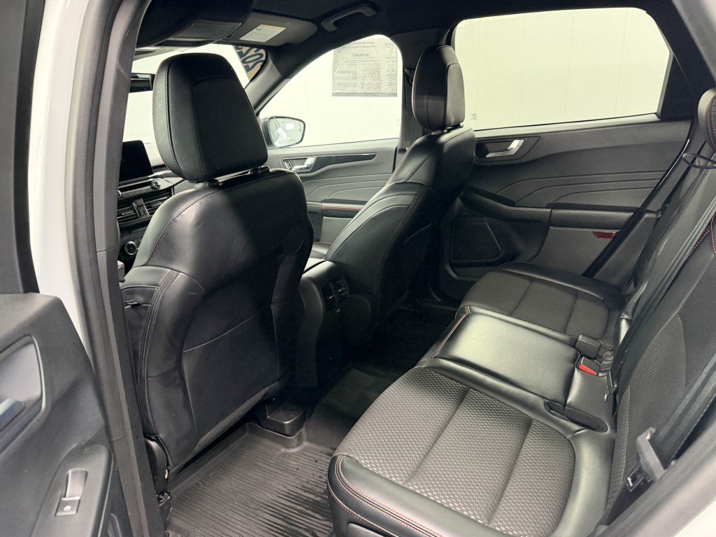 2023 Ford Escape ST-LINE PNEUS ÉTÉ ET HIVER in Rimouski, Quebec - 4 - w1024h768px