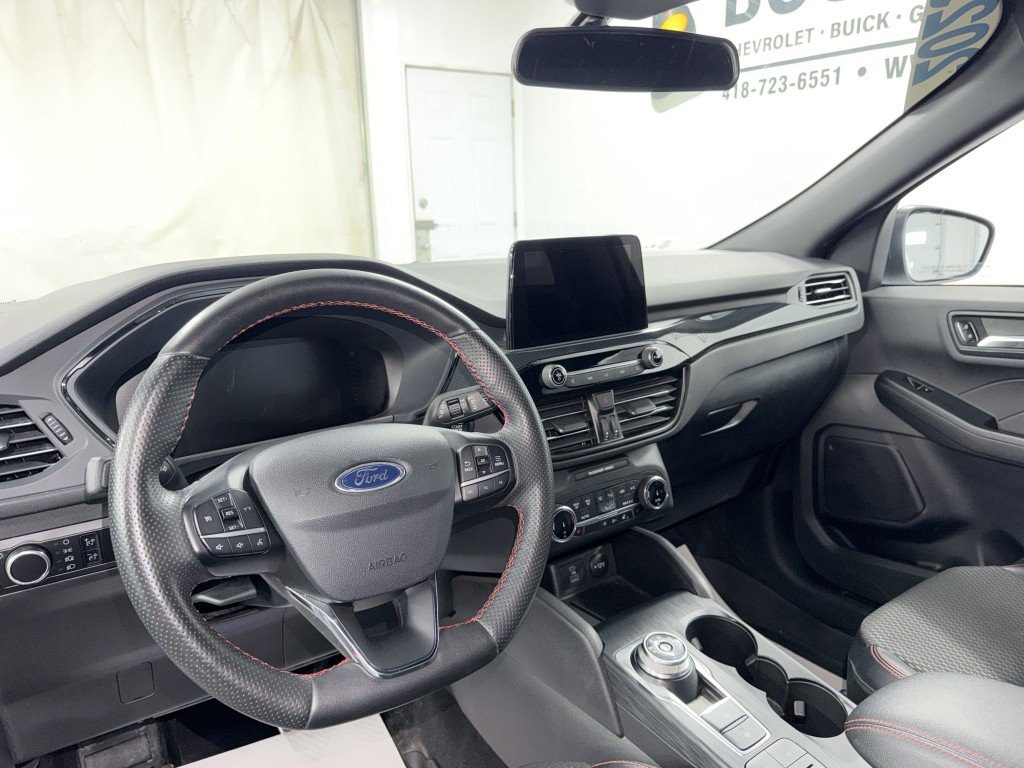 2023 Ford Escape ST-LINE PNEUS ÉTÉ ET HIVER in Rimouski, Quebec - 6 - w1024h768px