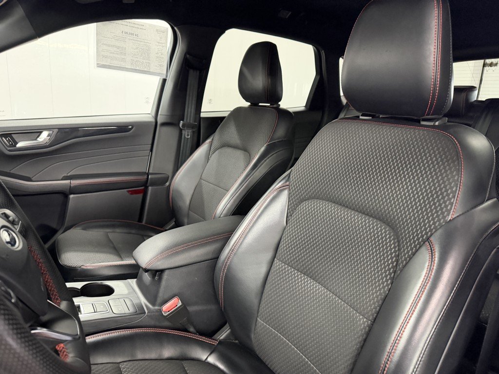 2023 Ford Escape ST-LINE PNEUS ÉTÉ ET HIVER in Rimouski, Quebec - 5 - w1024h768px